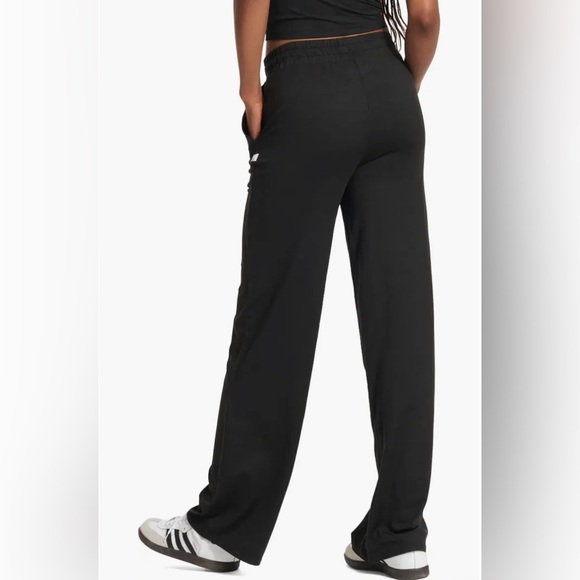 NWOT Vuori Halo Wide Leg Flare Pants - Picture 1 of 10